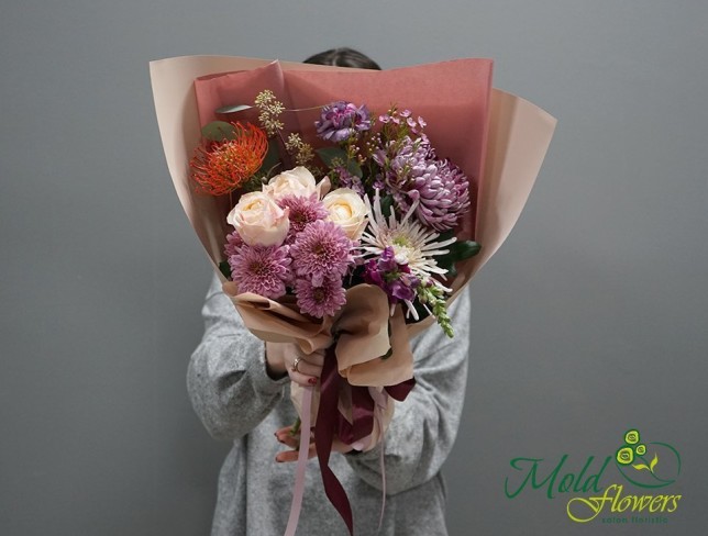 Bouquet with chrysanthemums and Leucospermum ''Karla'' photo